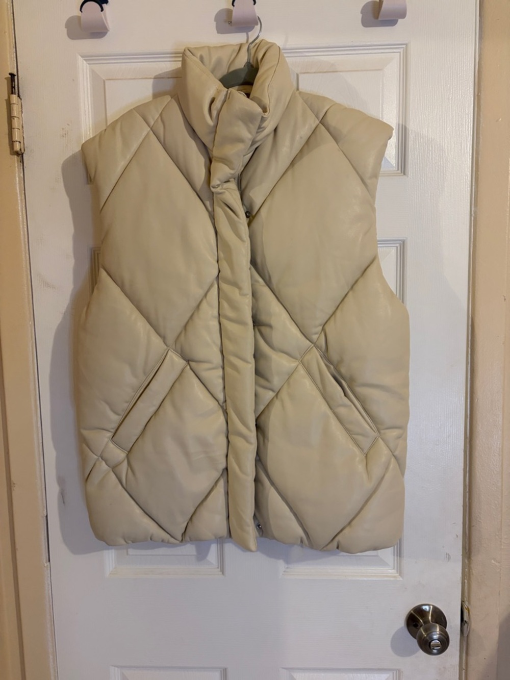 Abercrombie & Fitch Cream Quilted Puffer Vest